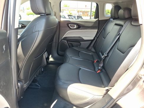 Used 2022 Jeep Compass Limited AWD/4WD image 11