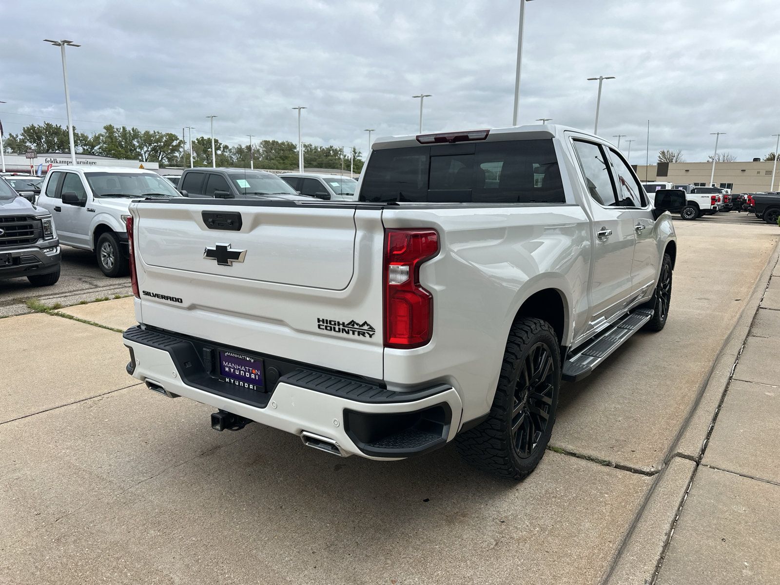 Used 2022 Chevrolet Silverado 1500 High Country w/ High Country Premium Package AWD/4WD image 11