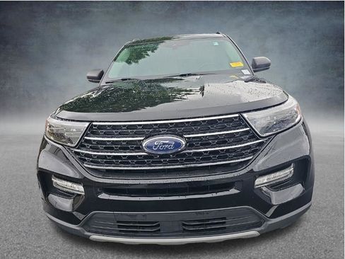 Used 2021 Ford Explorer XLT w/ Equipment Group 202A RWD image 3