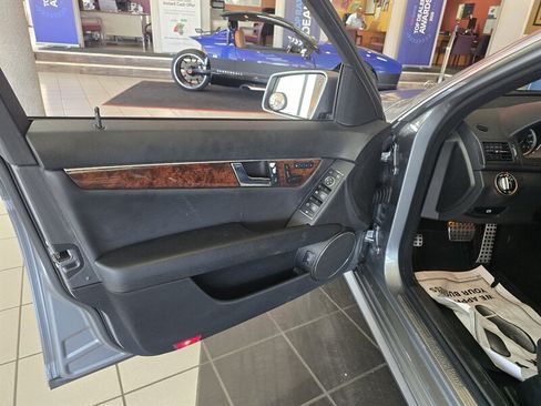 Used 2010 Mercedes-Benz C 300 Sedan w/ Multimedia Pkg image 7
