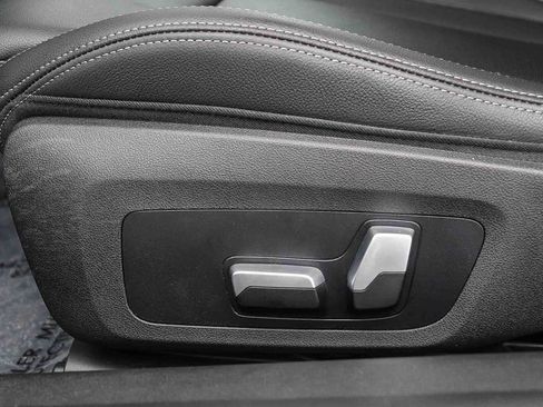 Used 2023 BMW 230i 230i w/ Convenience Package image 21