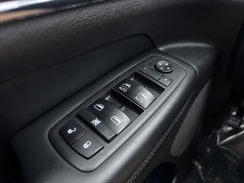 Used 2018 Jeep Grand Cherokee Limited image 8