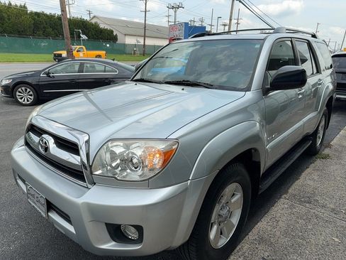 Used 2007 Toyota 4Runner SR5 AWD/4WD image 5