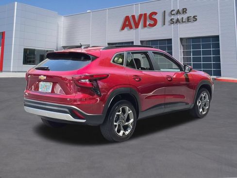 Used 2025 Chevrolet Trax LT w/ LT Convenience Package FWD image 6