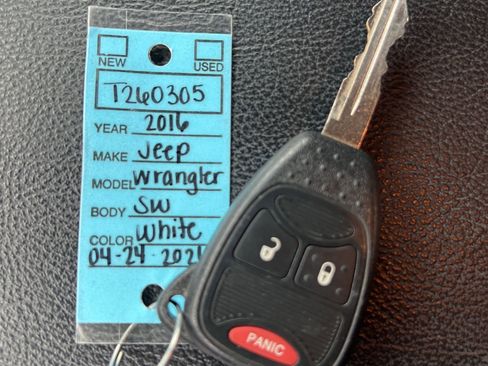 Used 2016 Jeep Wrangler Unlimited Rubicon AWD/4WD image 24
