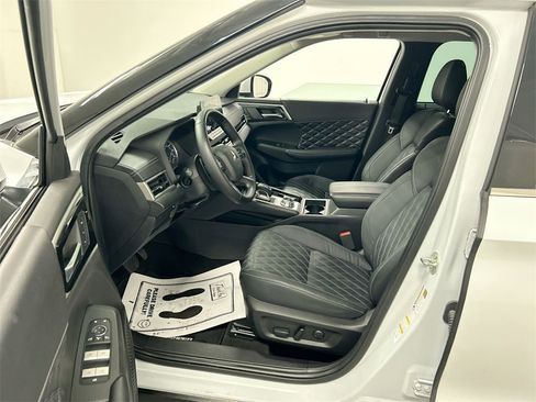 Used 2022 Mitsubishi Outlander SEL image 9