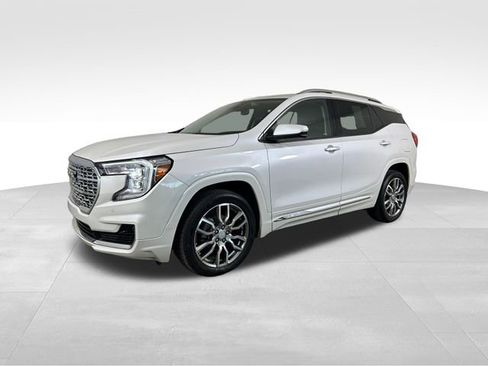Used 2023 GMC Terrain Denali image 2