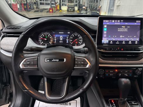 Used 2022 Jeep Compass Latitude image 9