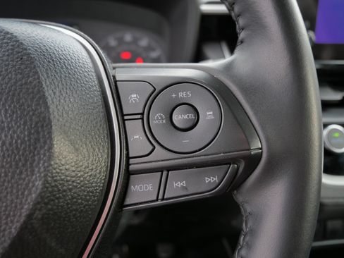 Certified 2025 Toyota Corolla Cross LE image 29