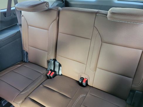 Used 2023 Chevrolet Suburban High Country image 16