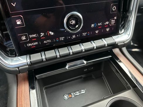 Certified 2025 GMC Yukon Denali image 26