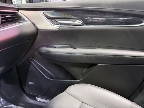 Used 2020 Cadillac XT5 Premium Luxury image 37