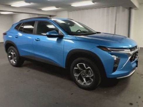New 2026 Chevrolet Trax LT w/ Driver Confidence Package FWD image 2
