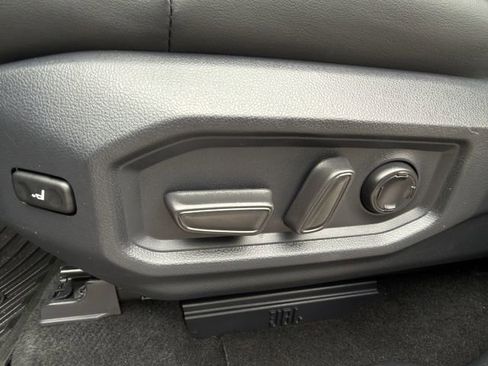 Used 2025 Toyota Tundra Platinum AWD/4WD image 30