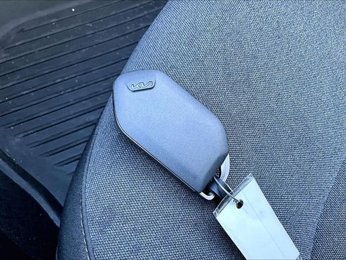 Used 2025 Kia K4 LXS image 13