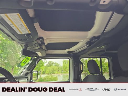 Used 2022 Jeep Gladiator Sport AWD/4WD image 22