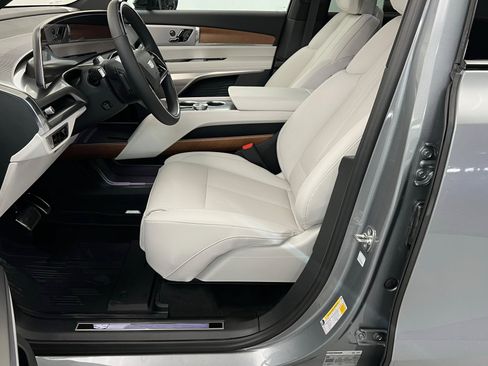 New 2026 Cadillac Vistiq Sport image 18