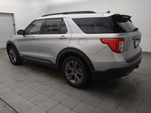 Used 2021 Ford Explorer XLT w/ Equipment Group 202A AWD/4WD image 3