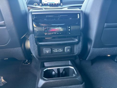 New 2026 Jeep Grand Wagoneer Limited AWD/4WD image 8