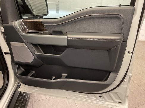 Used 2023 Ford F150 Lightning Lariat image 29