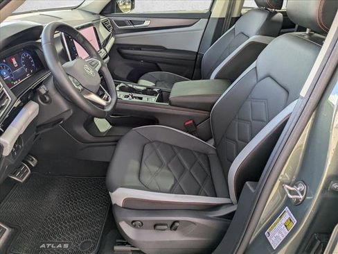 Used 2024 Volkswagen Atlas Peak Edition SE AWD/4WD image 16