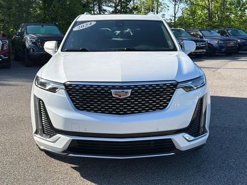 Used 2024 Cadillac XT6 Premium Luxury FWD image 3