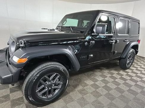 Used 2025 Jeep Wrangler Unlimited Sport AWD/4WD image 7
