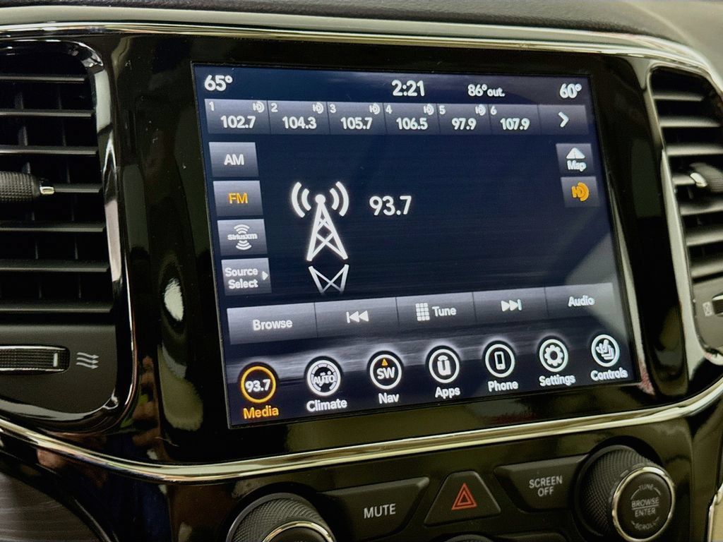 Used 2020 Jeep Grand Cherokee Limited AWD/4WD image 8