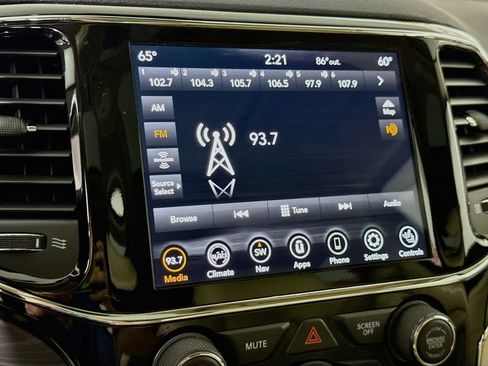 Used 2020 Jeep Grand Cherokee Limited AWD/4WD image 8