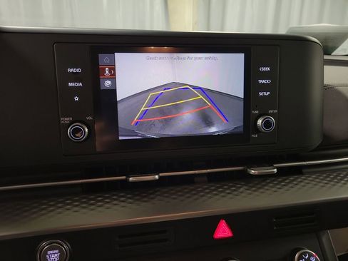 Used 2024 Kia Carnival LX image 17