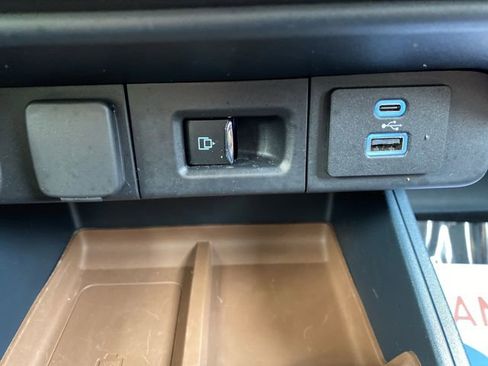 Used 2022 Ford Maverick Lariat w/ Lariat Luxury Package image 21