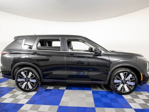 Used 2025 Mitsubishi Outlander SE FWD image 5