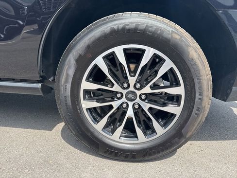 Used 2025 Ford Expedition Platinum AWD/4WD image 29