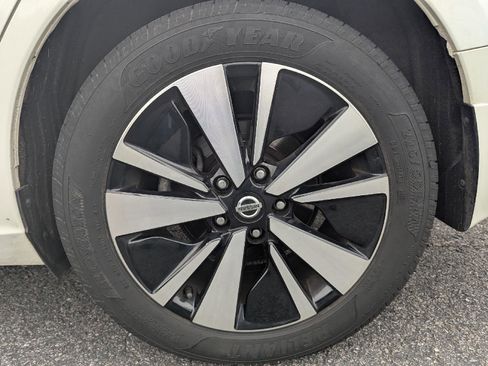 Used 2021 Nissan Altima 2.5 SV w/ SV Premium Package AWD/4WD image 11