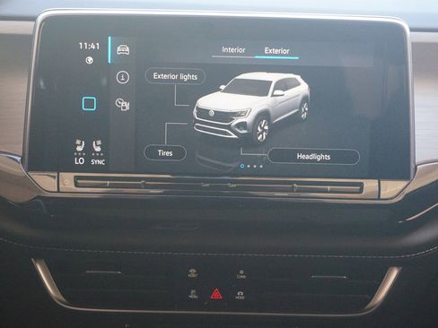 Used 2024 Volkswagen Atlas Cross Sport SE w/ Panoramic Sunroof Package image 27