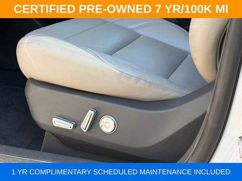 Used 2025 Lincoln Nautilus Premier AWD/4WD image 32