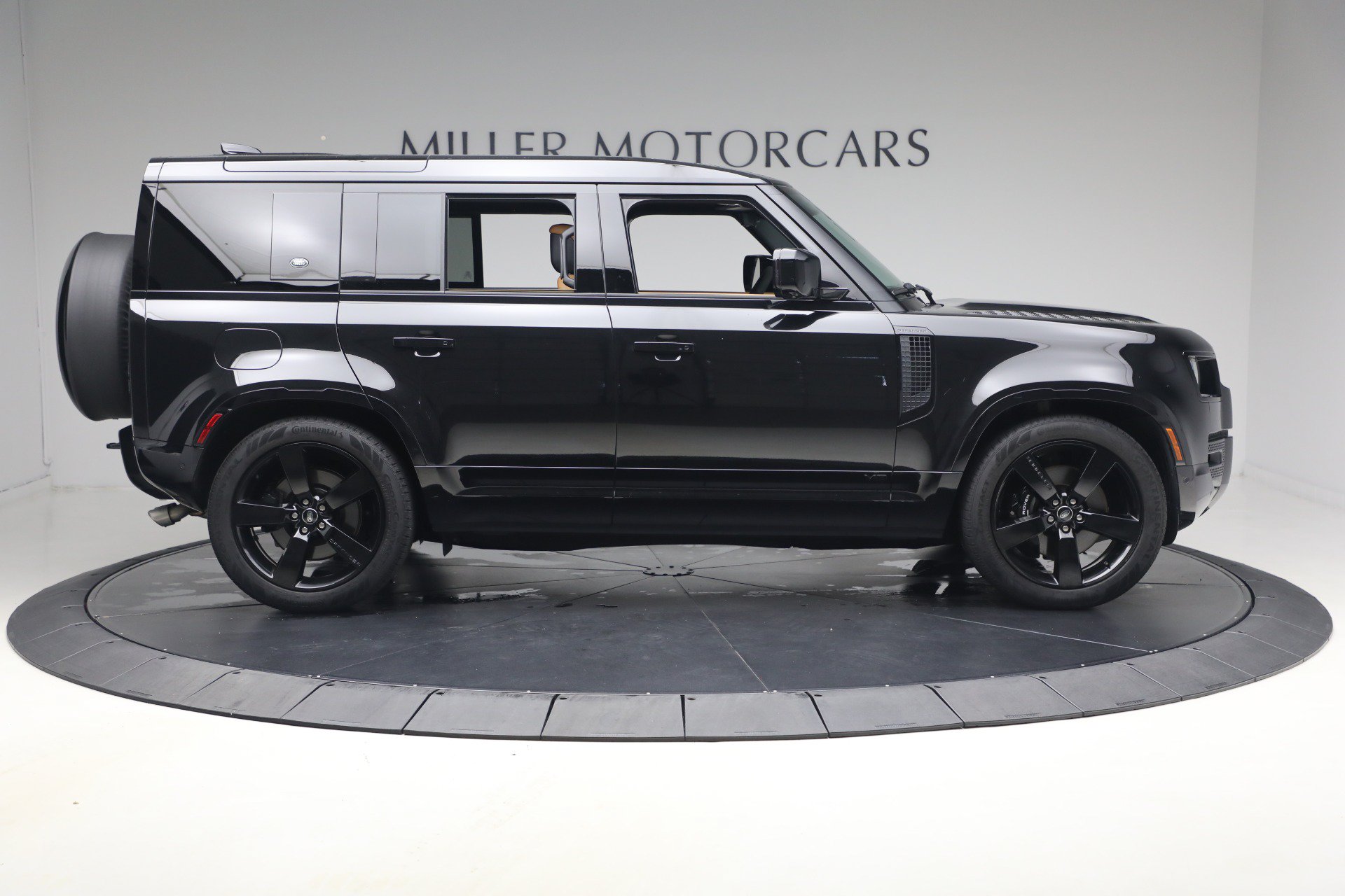 Used 2024 Land Rover Defender 110 V8 AWD/4WD image 9
