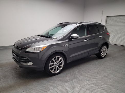 Used 2016 Ford Escape SE w/ SE Chrome Package FWD image 2