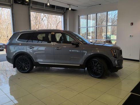 Used 2022 Kia Telluride SX w/ SX Prestige Package image 6