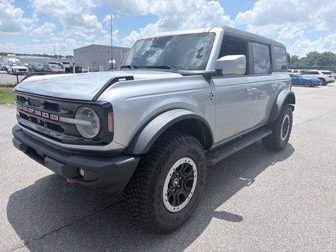 Used 2024 Ford Bronco Outer Banks w/ Sasquatch Package AWD/4WD image 6