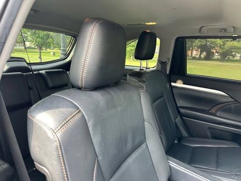 Used 2019 Toyota Highlander XLE AWD/4WD image 26