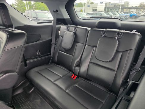 Used 2022 Ford Explorer XLT w/ Equipment Group 202A image 10