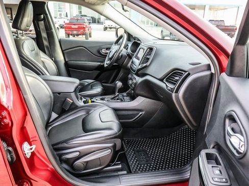 Used 2019 Jeep Cherokee Latitude Plus AWD/4WD image 15