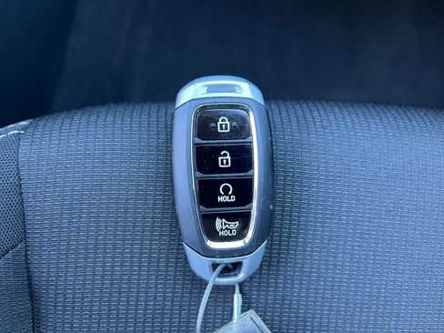 Used 2025 Hyundai Venue SEL image 21