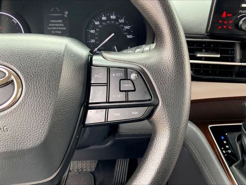 Used 2024 Toyota Sienna LE FWD image 24