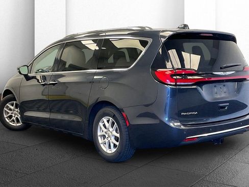 Used 2021 Chrysler Pacifica Touring-L w/ Uconnect Theater Family Group image 8