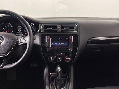 Used 2016 Volkswagen Jetta SEL FWD image 16