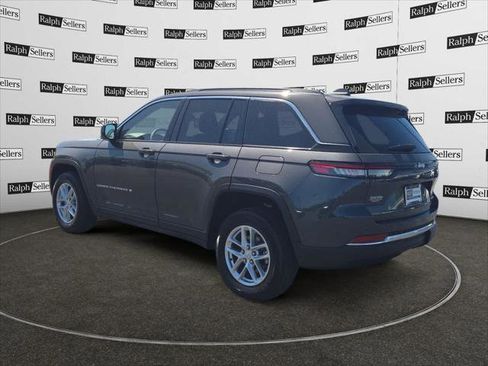 Certified 2024 Jeep Grand Cherokee Laredo X RWD image 4