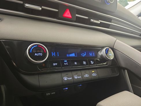 Used 2023 Hyundai Elantra SEL image 27