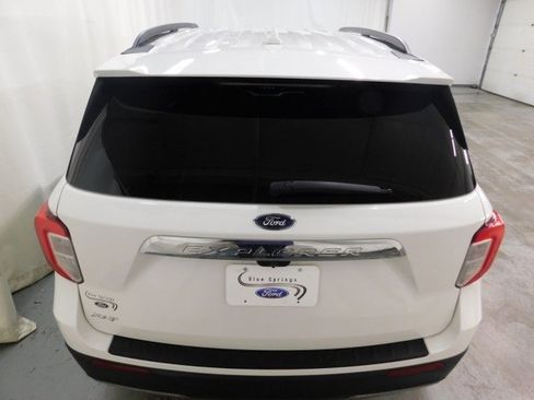 Used 2022 Ford Explorer XLT w/ Equipment Group 202A image 4